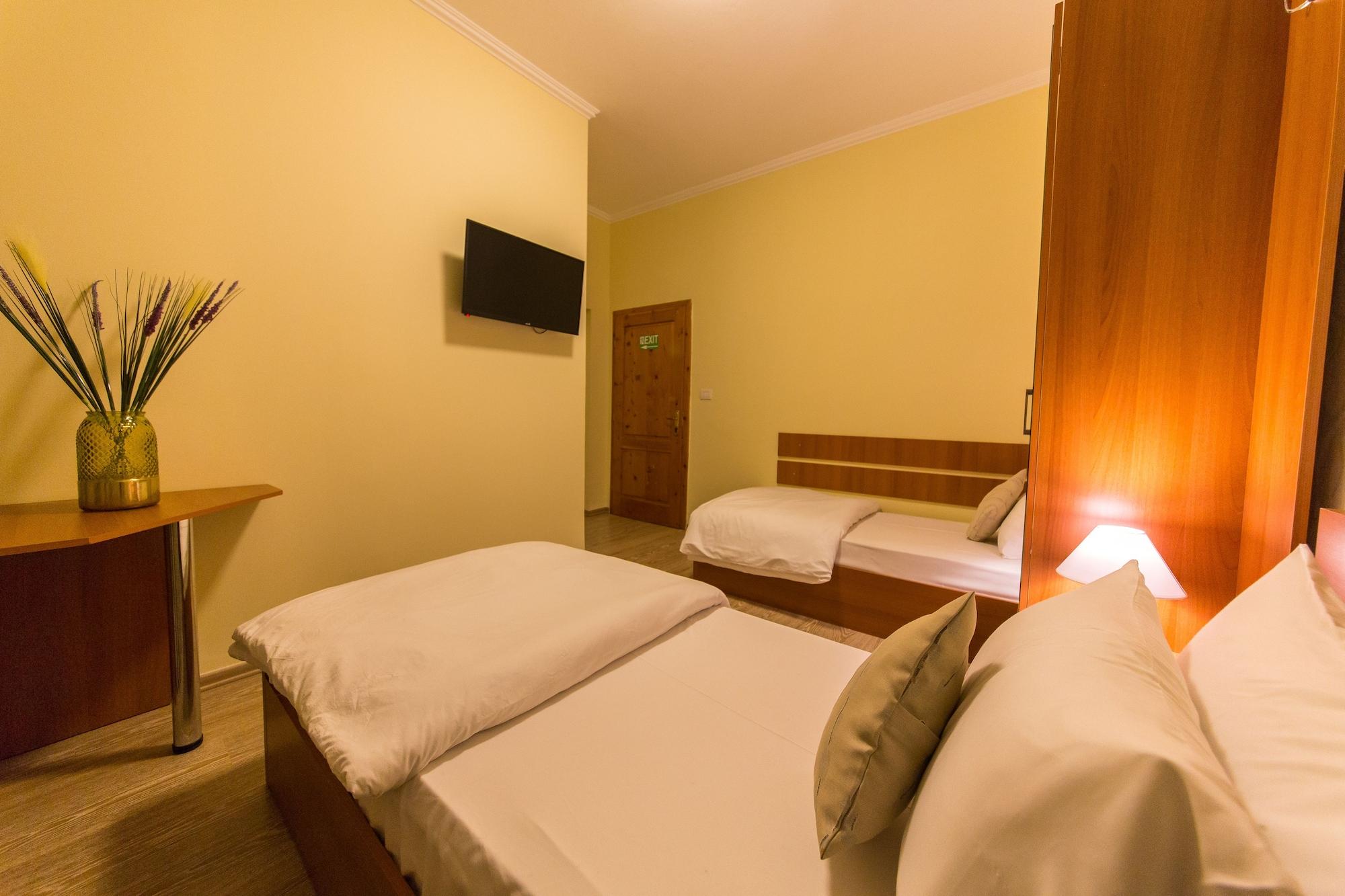Hotel Baron Тирана Экстерьер фото