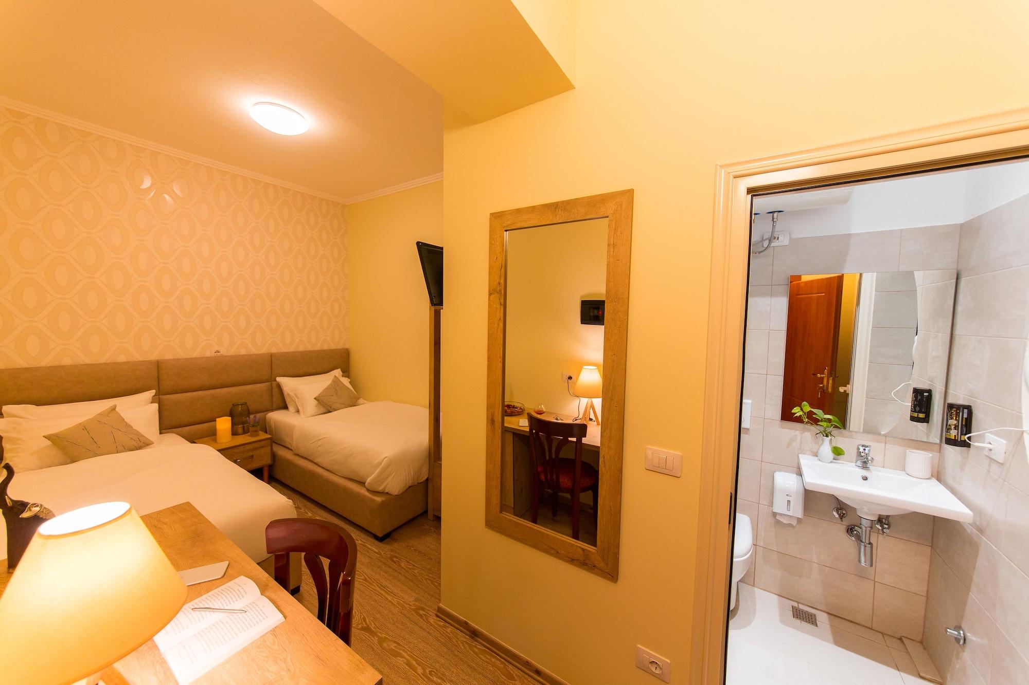 Hotel Baron Тирана Экстерьер фото