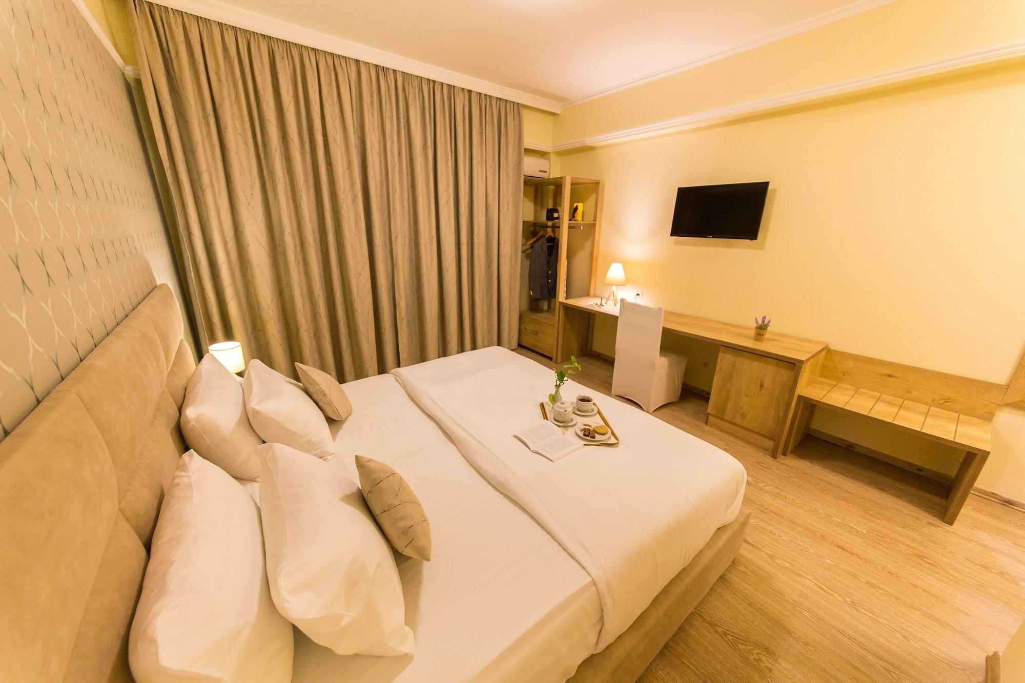 Hotel Baron Тирана Экстерьер фото