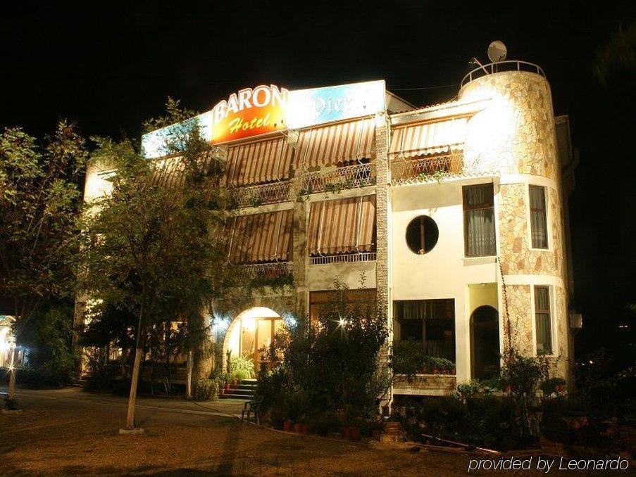 Hotel Baron Тирана Экстерьер фото