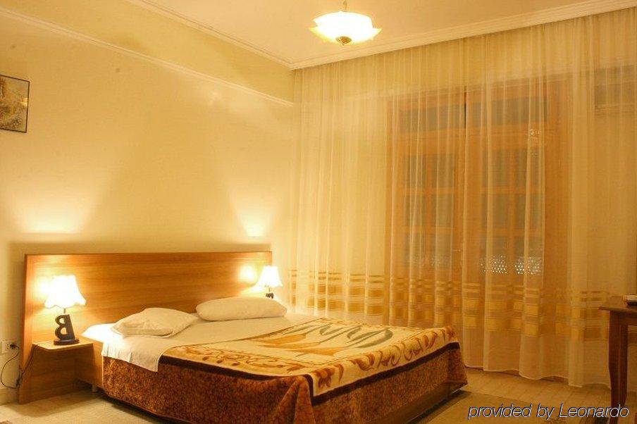 Hotel Baron Тирана Номер фото