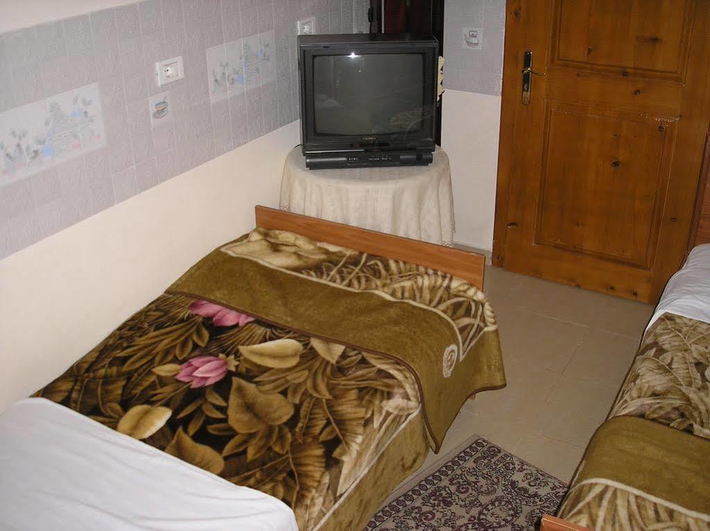Hotel Baron Тирана Экстерьер фото